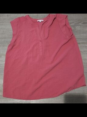 Sleeveless Split-Neck Henley Blouse in Rose